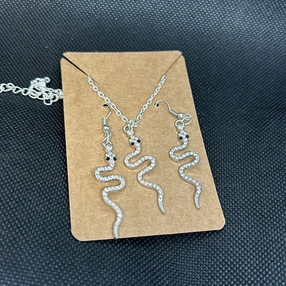 Handmade snake kit earring and necklace 18 inches - Picture 2 of 4